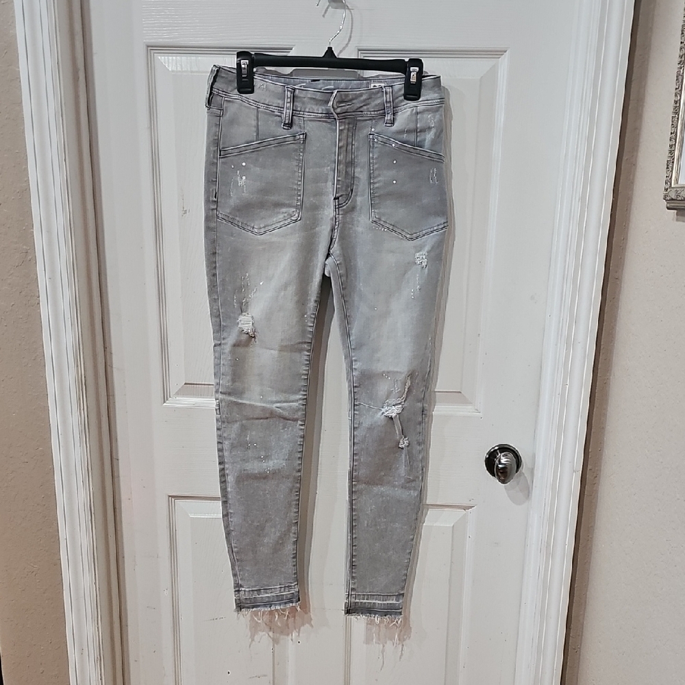 We The Free Light Gray Distressed Ankle Jeans
